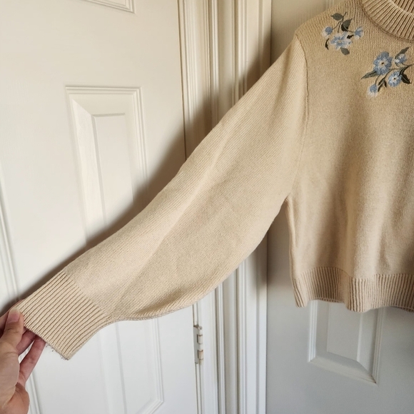 H&M Divided Cream Flower Embroidered Knit Sweater Medium Grannycore Cottagecore - Picture 2 of 6